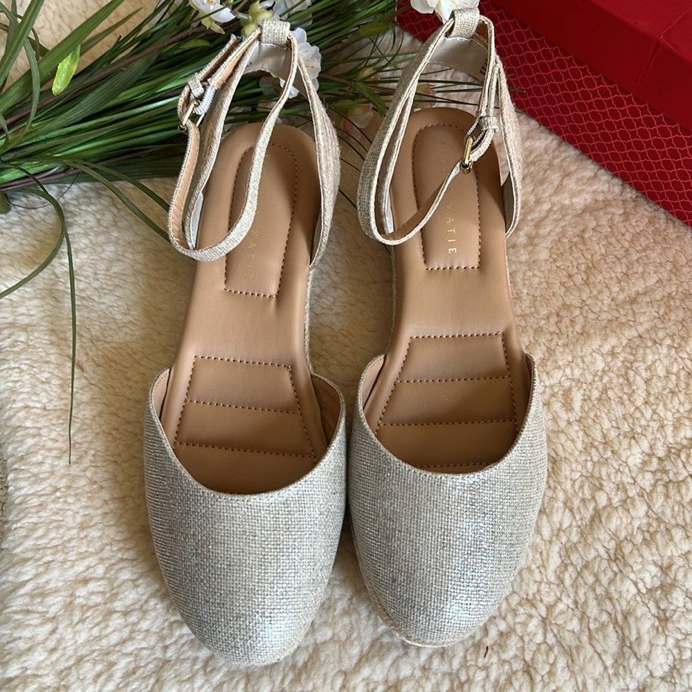 Kelly & Katie Naka Silver Closed Toe Shoes View 6